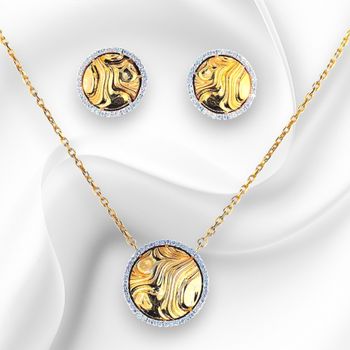 "ITALIAN" Gold texture Pendant set with italian touch - moissanite diamond